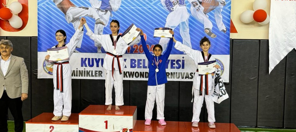 Babüroğlu Spor Klubunden Bir Şampiyonluk Daha Gerçekleşti